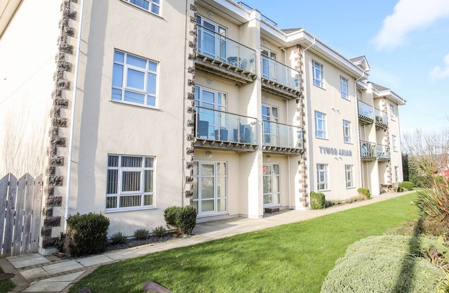 APARTMENT 19, pet friendly, with a garden in Morfa Nefyn