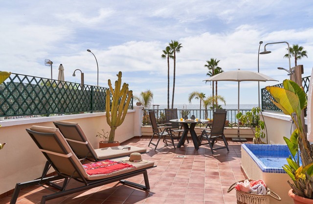 Apartment '1st Line Burriana, Nerja' with Sea View, Wi-Fi and Air Conditioning