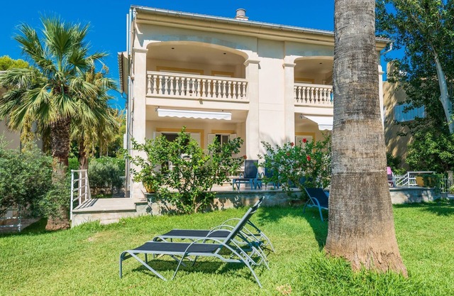 Apartment 3-2 with direct exit to the Alcudia beach.