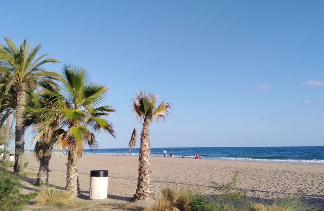 Apartment 4 people 2 bedrooms Terrace Sea view near Barcelona