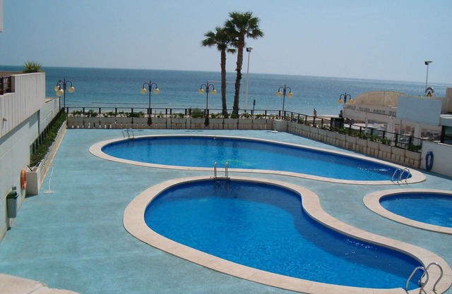 Apartment all comfort, sea views, swimming pools, air conditioning, garage