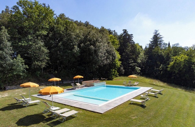 Apartment 'Ambra' with Shared Pool, Wi-Fi and Air Conditioning