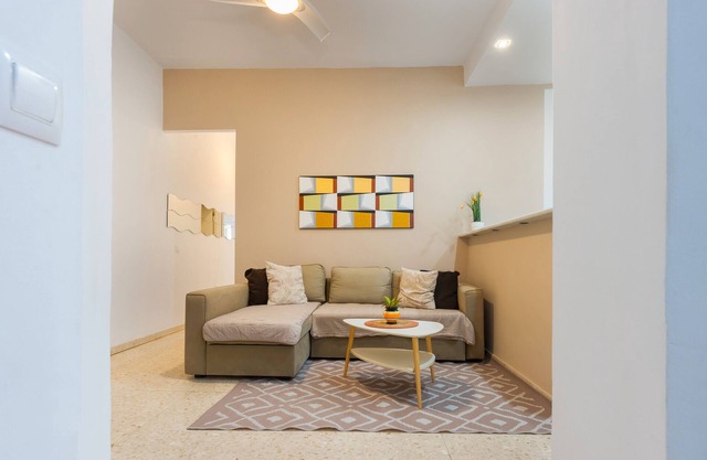 Apartment 'Amplio Y Luminoso Sevilla' with Wi-Fi and Air Conditioning