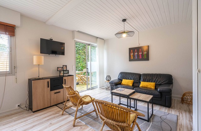 Apartment 'Appart Face À La Plage' with Private Terrace and Wi-Fi