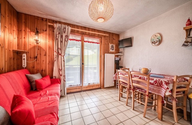 Apartment 'Appartement Les Oursons' with Mountain View, Balcony and Wi-Fi