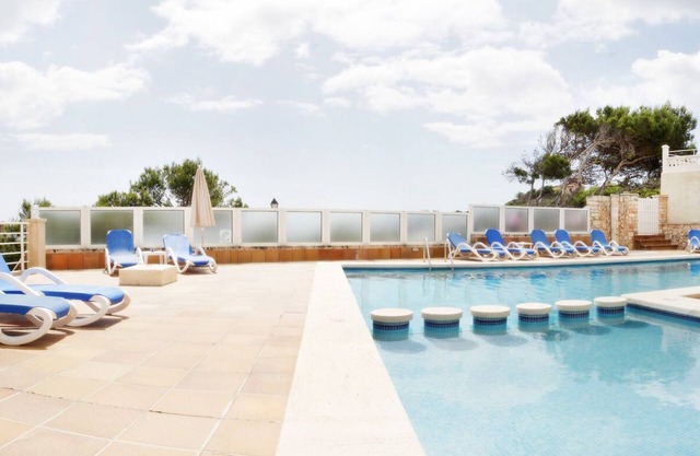 Apartment 'Apto Villa Sirena Vista Piscina' with Shared Pool, Wi-Fi and Air Conditioning