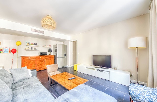 Apartment 'Bel Appartement Bordeaux Centre' with Wi-Fi and Air Conditioning