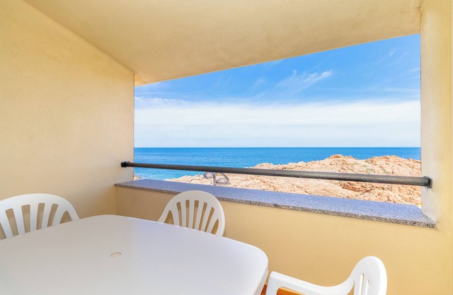 Apartment "Casa sulla Scogliera Isola Rossa" on Isola Rossa