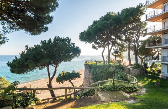 Apartment 'Cavall Bernat' with Sea View, Private Terrace and Wi-Fi