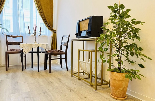 Apartment 'Charmantes Film - Loft Görlitz' with Shared Terrace and Wi-Fi