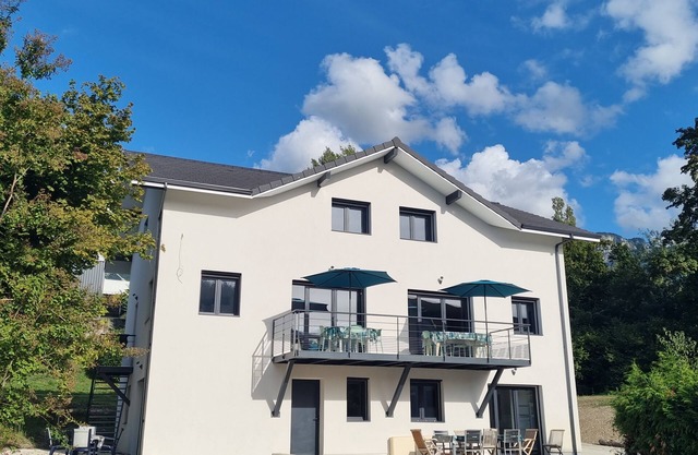 Apartment-Classic-Ensuite with Shower-Appartement T5 Bât. B