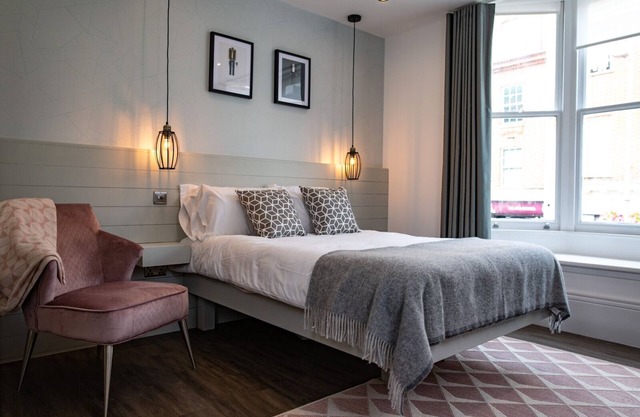 Apartment-Comfort-Ensuite with Shower-City View-Studio Apartment 8