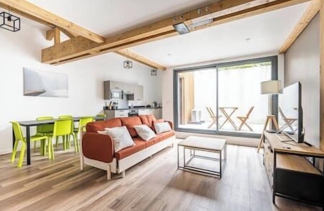 Apartment Comfortable in the centre of Pau: parking, AC.