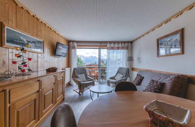 Apartment 'Crocus 6' with Balcony and Wi-Fi