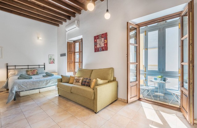 Apartment 'Elvira Apartamento Centro Albaicín' with Balcony, Wi-Fi and Air Conditioning