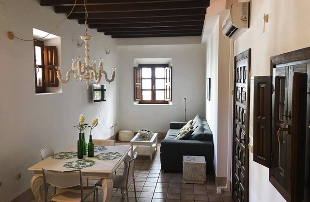 Apartment Elvira Street with Wifi and Air Conditioning