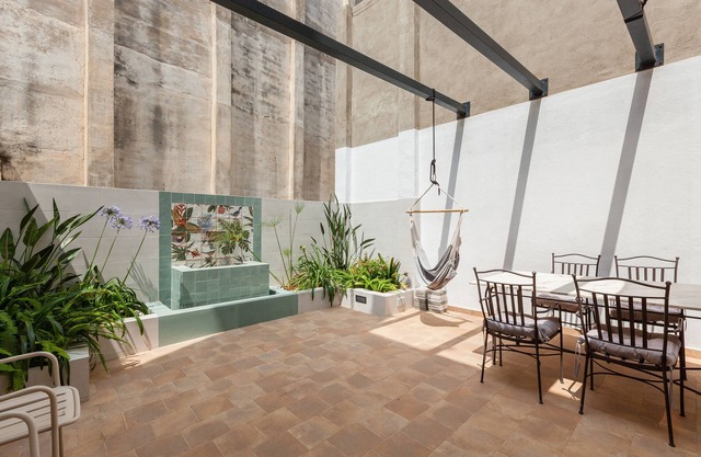 Apartment "Vilanova Centre" with Private Terrace, Wi-Fi & Air Conditioning