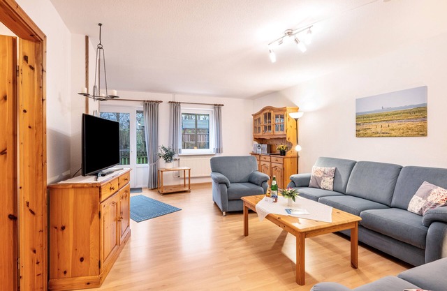 Apartment 'Fereinhof Paulsen - Lachmöwe' with Private Terrace, Shared Garden and Wi-Fi