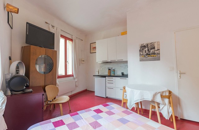 Apartment 'Finsonius Studios 4' with Shared Terrace, Shared Garden and Wi-Fi