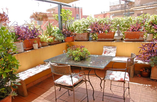 Apartment Fiore is big, romantic, green terrace close Trastevere and Vatican