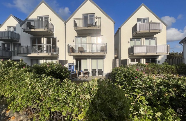 Apartment for 2 people with a large west-facing terrace and a view of the dune