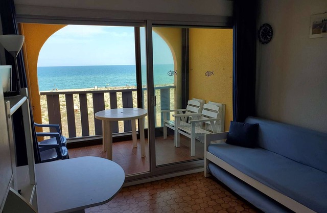 Apartment for 4, near shops and beach