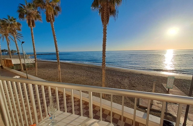 Apartment 'Frente Al Mar Y A Pie De Playa' with Balcony, Wi-Fi and Air Conditioning
