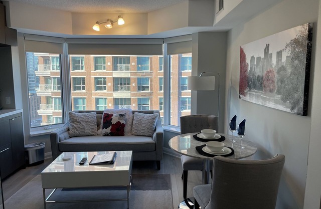 Apartment fully furnished in the hart of Toronto Yorkville close to University.