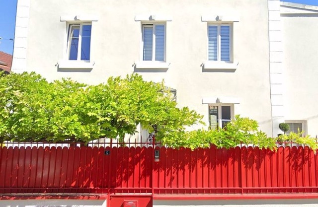 Apartment garden parking near downtown