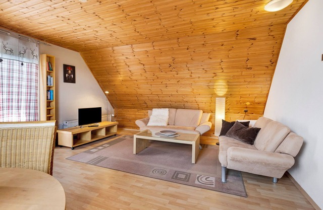 Apartment 'Haus Am Südhang' with Shared Garden, Balcony and Wi-Fi