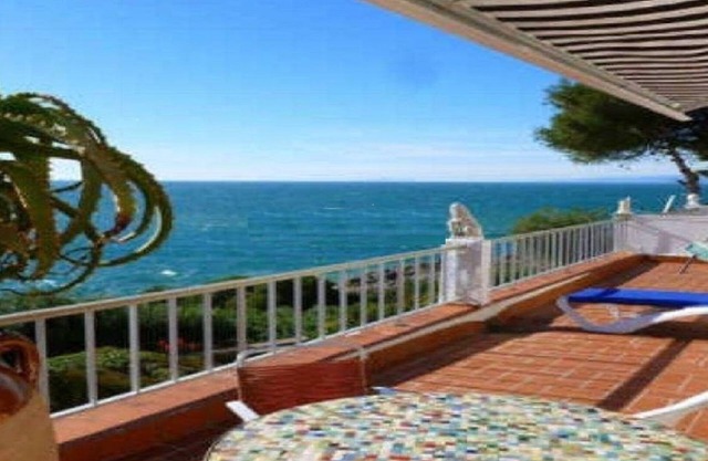 Apartment/house 1st line sea view cap salou