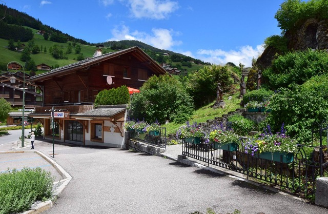 Apartment in a house, in the heart of the village, at the foot of the ski slopes