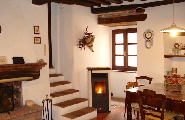 APARTMENT IN A TRADITIONAL TUSCAN HOUSE OF CHARACTER CLOSE TO SEA &TOWNS OF ART