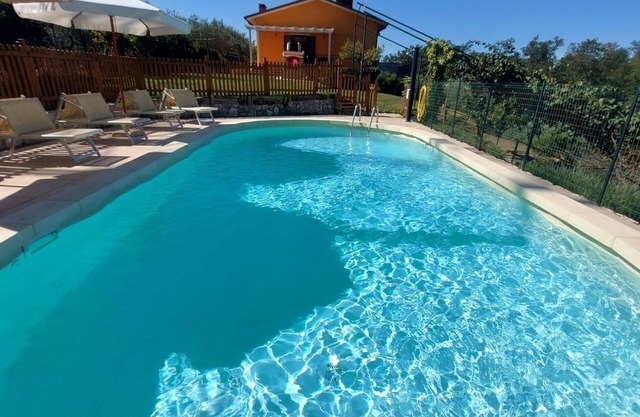 Apartment in a villa, with private pool, garden, in a quiet location.