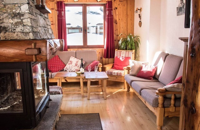 Apartment in chalet at the foot of the slopes of Val d'Isère