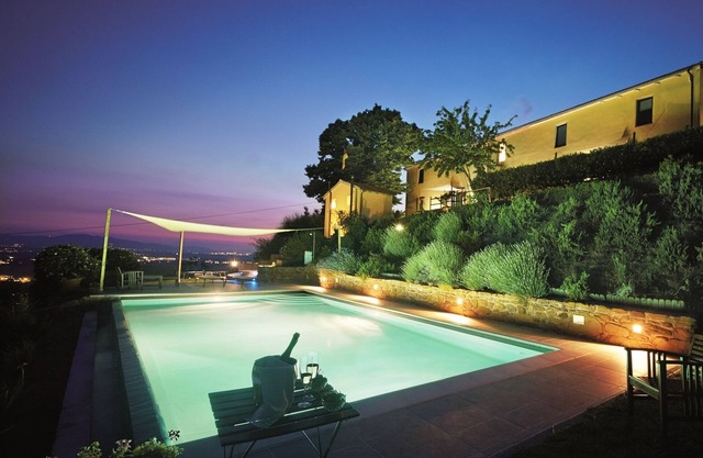 Apartment in country house, panoramic and quiet location, lots of rest with pool