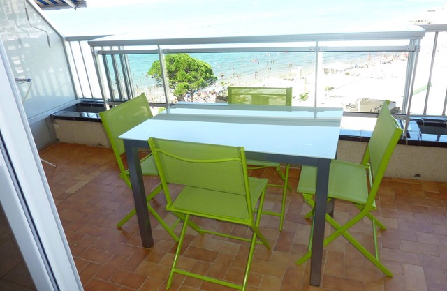 Apartment in first line of sea in Salou