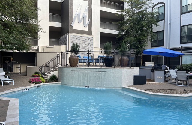 Apartment in Houston galleria mall area