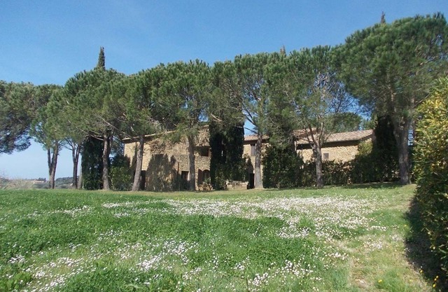 Apartment in a country house on a hill overlooking the sea with a large park and swimming pool