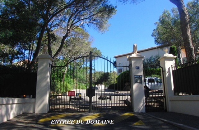 Apartment in Superb secure and landscaped area on the ground floor