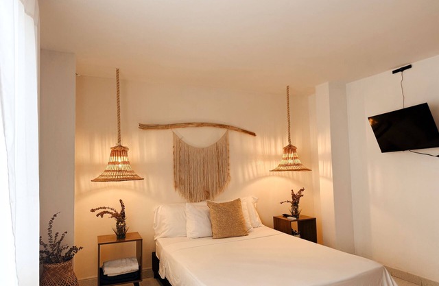 Apartment in the historic center, one block from Parque de los Novios and the beach.