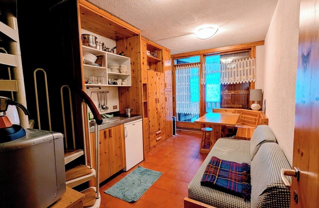 Apartment in the wood for families, couples & groups. 10min walk from ski area