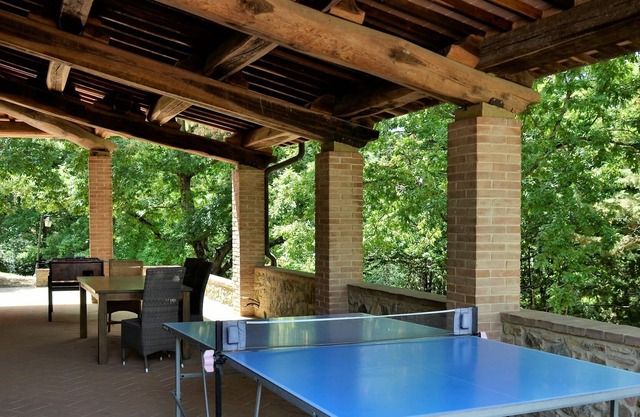 Apartment in villa with sauna, WIFI, pool, hot tub, TV, patio, pets allowed, panoramic view, parking