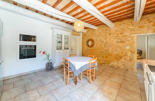 Apartment 'La Velle' with Private Terrace, Private Garden and Wi-Fi