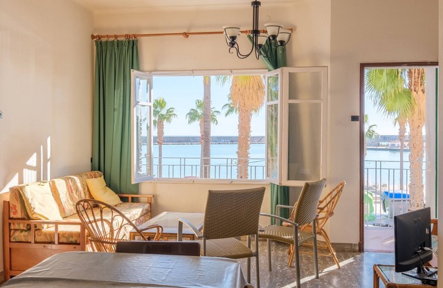 Apartment Las Palmeras 2 with Sea View & Terrace