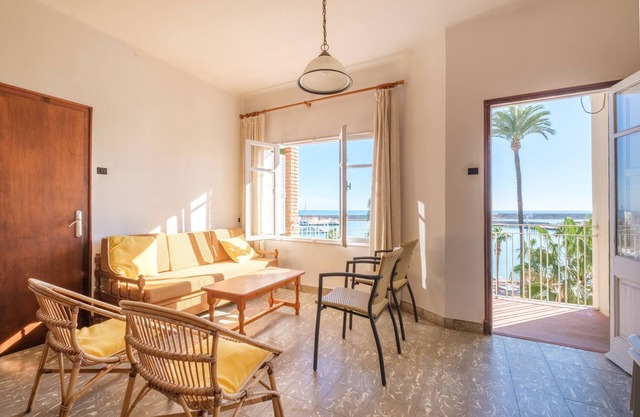 Apartment 'Las Palmeras 4' with Sea View, Private Terrace and Balcony