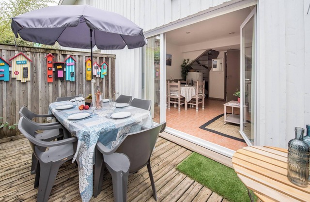 Apartment 'Les Canonniers' close to the Beach with Pool, Terrace & Balcony