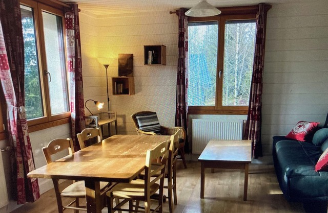 Apartment located at the foot of the Jura mountains hiking and mountain biking trails