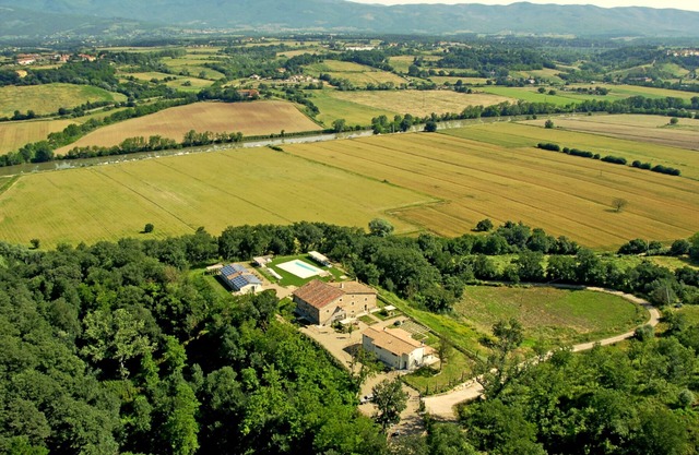 Apartment MARRONE with private entrance, big equipped garden and shared pool.