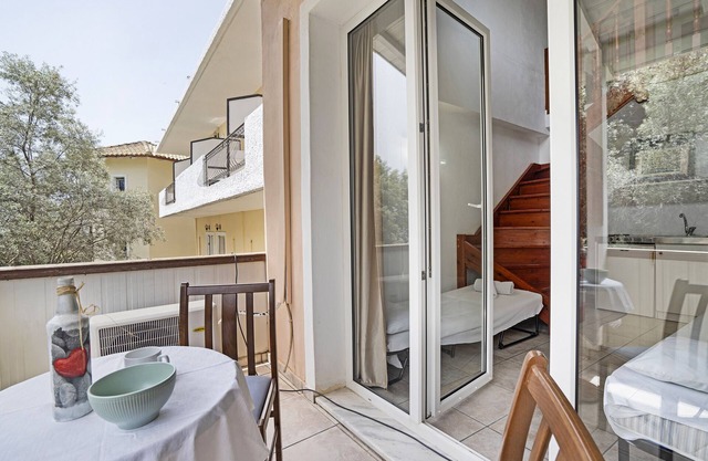 Apartment 'Mezoneta 3' with Sea View and Air Conditioning